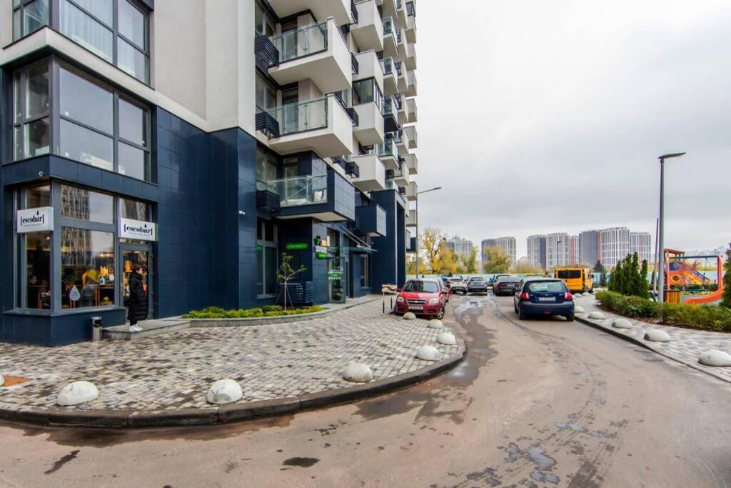 Новые Светлые Апартаменты Метро Славутич Kiev Eksteriør bilde