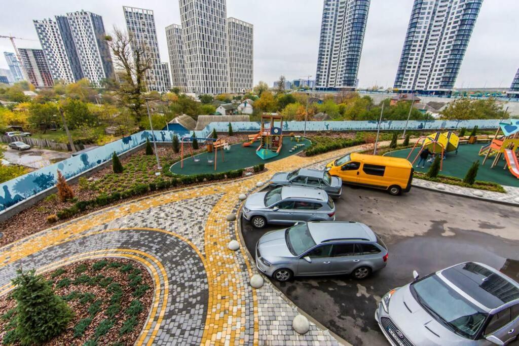 Новые Светлые Апартаменты Метро Славутич Kiev Eksteriør bilde